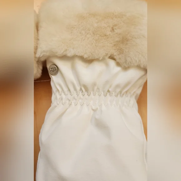 🎁UGG quilted women's white gloves with leather trim L/XL - Picture 11 of 13